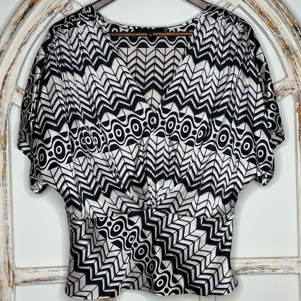 Cynthia Steffe Short Sleeve Pattern Dolman Shirt- Size Large